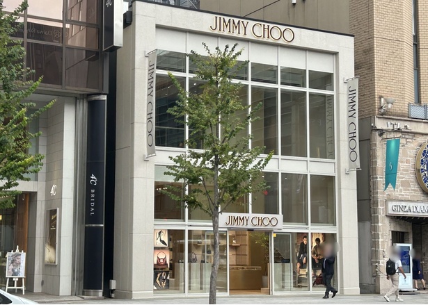 今回のカフェが併設された「JIMMY CHOO GINZA CONCEPT STORE」は同ブランドの日本で一番大きな旗艦店