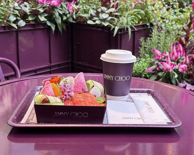 【体験レポ】「JIMMY CHOO」が手掛けるストリートカフェが東京・銀座にオープン！ブランド激戦区に登場したロンドン風の空間とは？