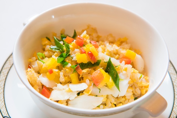 パプリカやワケギを使い、彩り良く仕上げた「鱈と分葱の炒飯」。タラはあっさりとしていながらも、存在感が光る