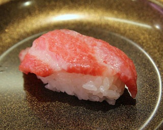 マグロ派？サーモン派？スシローで二大人気ネタが頂上決戦！