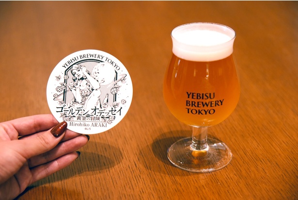 オリジナルビールには美人画が描かれたコースターも付いてくる