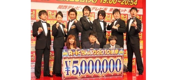 【写真】「R-1ぐらんぷり2010」の決勝戦で戦った9人のピン芸人たち