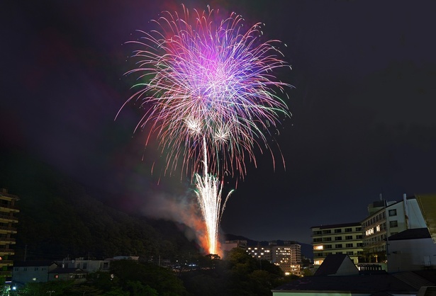百華繚乱花火～鬼怒川焔火～(鬼怒川温泉郷 鬼怒楯岩大吊橋)