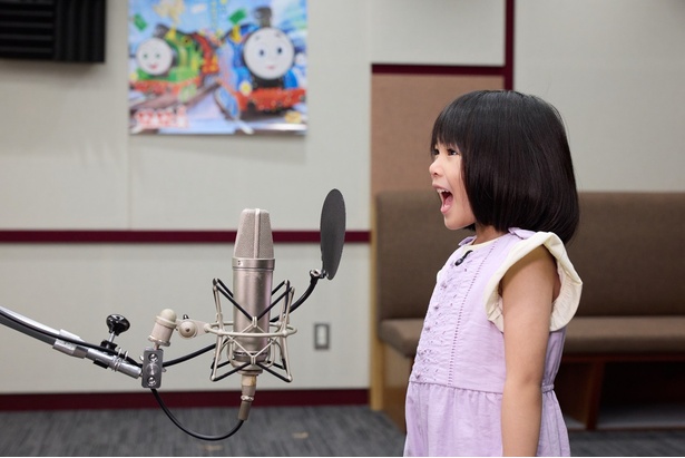 人生初のアフレコに挑戦!サンタへ手紙を書いた少女・ライアン役を演じる倉田瑛茉ちゃん