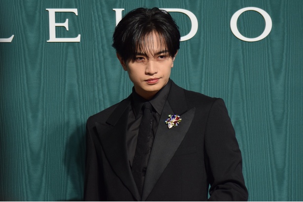 オープニングデイ フォトコールに出演した中島健人さん