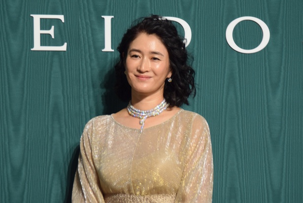 オープニングデイ フォトコールに出演した小雪さん