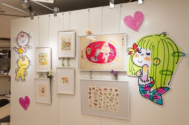 会場には複製原画が展示され、アートスペースとしても楽しめる