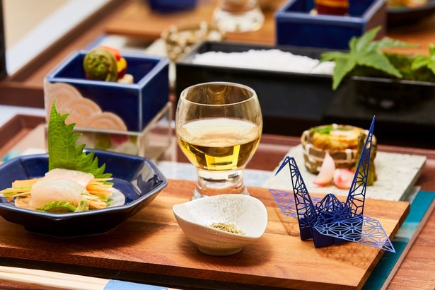 食事に添えることで、会話の前菜になる「折り紙 和鶴」(平タイプ 864円)はグッズ・ノベルティ部門で準グランプリを受賞