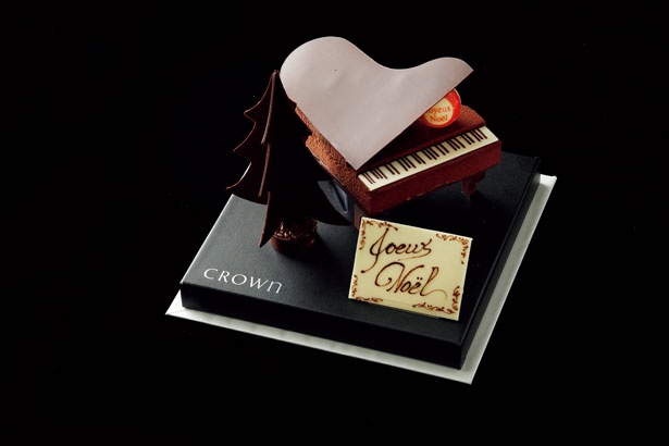 2層のムース仕立ての「Piano au Chocolat(ピアノショコラ)」(6000円、50台限定)