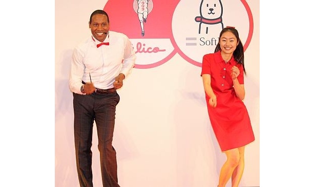 【写真】2人で一緒に“ポッキーダンス”