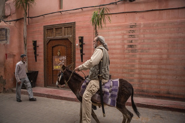 【写真を見る】何故かロバに跨ってパキスタンの街を探索