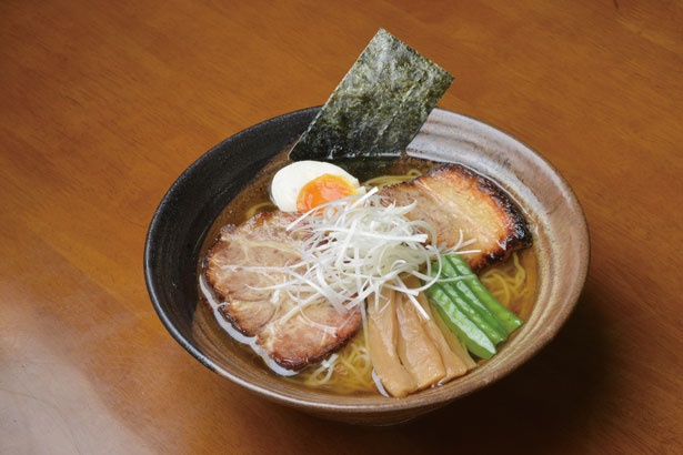 ちょっとレアでリッチな土日限定の淡麗麺「銘柄豚の特製 中華そば」(1000円)
