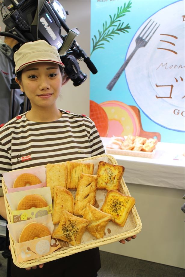 【写真を見る】「トッピング・ホットトースト たまごマヨ」(270円) など、トーストメニューも登場！