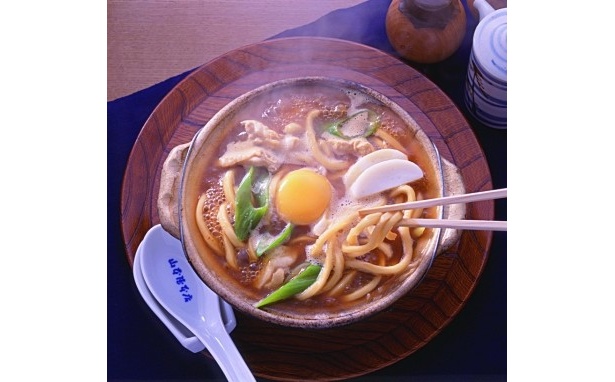「山本屋本店」味噌煮込みうどん(1260円)