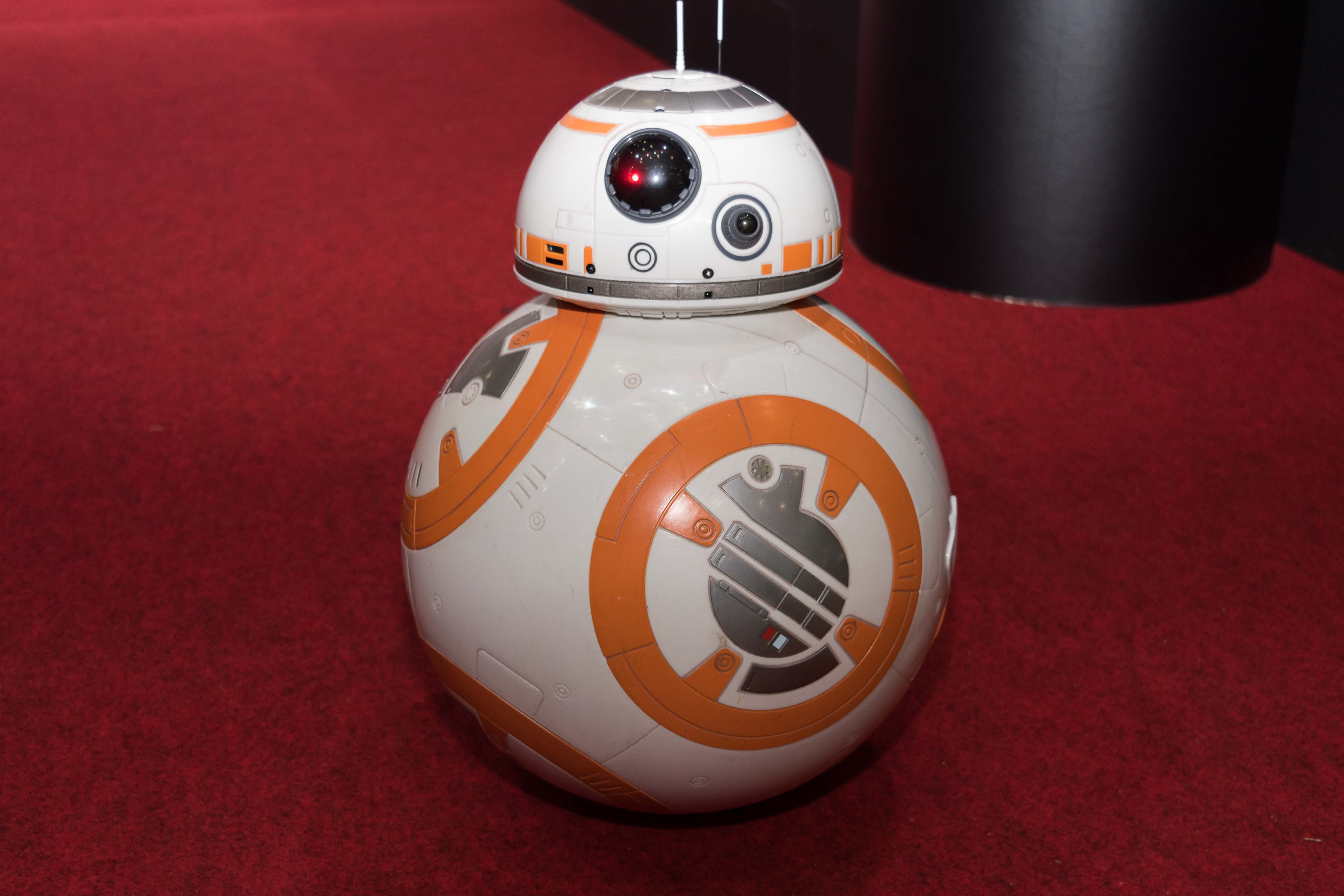 会場の至る所でBB-8がころころ!
