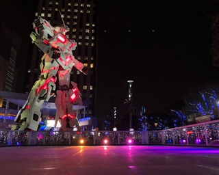 ガンダムファン垂涎！実物大ユニコーンガンダム立像横に屋外スケートリンクが登場 at ダイバーシティ東京 プラザ