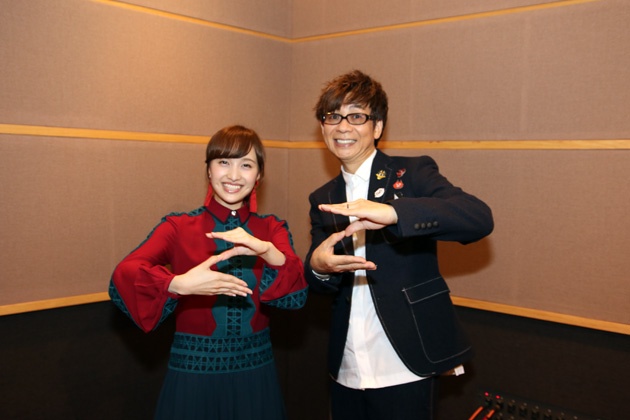 2人揃って両手で「ZZ」のポーズ!インタビューもご機嫌で答えてくれた百田夏菜子と山寺宏一
