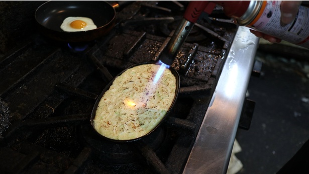 らいず焼き（700円）は仕上げにバーナーで表面を炙ることで香ばしさが増す