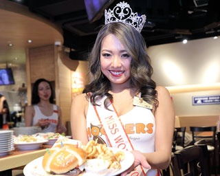 【画像多数】HOOTERS福岡店がオープン！日本一のフーターズガール・HIKAも登場!!