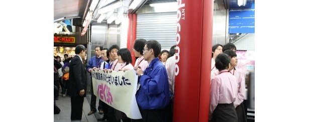 閉店時には拍手が起こった