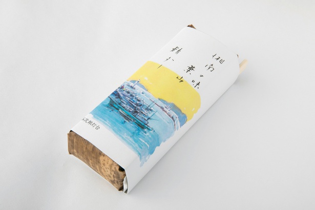 葉山の港が描かれた鯖寿司のパッケージが目印