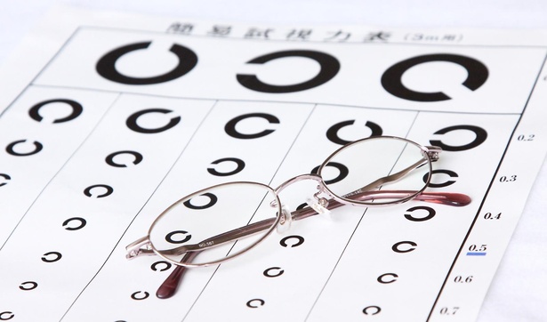 眼科検診でわかること Fuchsia / PIXTA(ピクスタ)