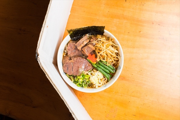 「磯の浜ラーメン」(1490円)。無料試食券では「白菜と豚肉のラーメン」(896円)を食べることが出来る。