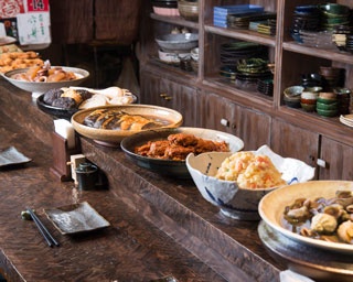 懐かしい味がずらりと並ぶ すすきの「おばんざい 酒 WINE うさぎ」