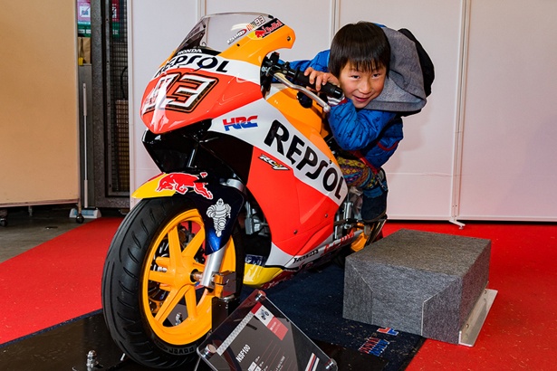 レーシングバイクでハングオン！