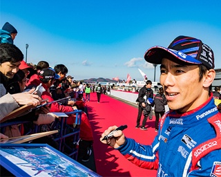 時価総額4億円の「インディ500」優勝トロフィーが日本初上陸！ホンダのファン感謝デーは大盛況