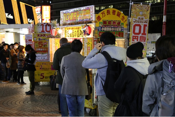 開運食材で金運アップ 宝くじファンの店主が作る ホクホク 年末ジャンボ金箔シューマイ を食せよ ウォーカープラス