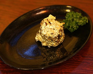 開運食材で金運アップ！宝くじファンの店主が作る「ホクホク！年末ジャンボ金箔シューマイ」を食せよ