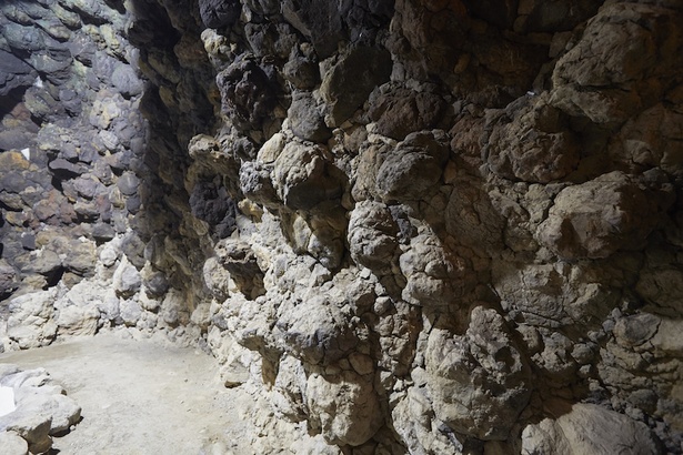 人力で作られた幽玄壮大な世界！ 群馬県の人気観光スポット「洞窟観音 