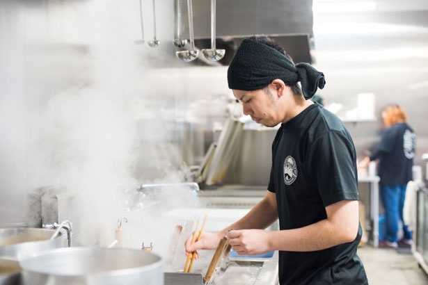 店長の佐藤隆人さんによる、限定麺も楽しみ