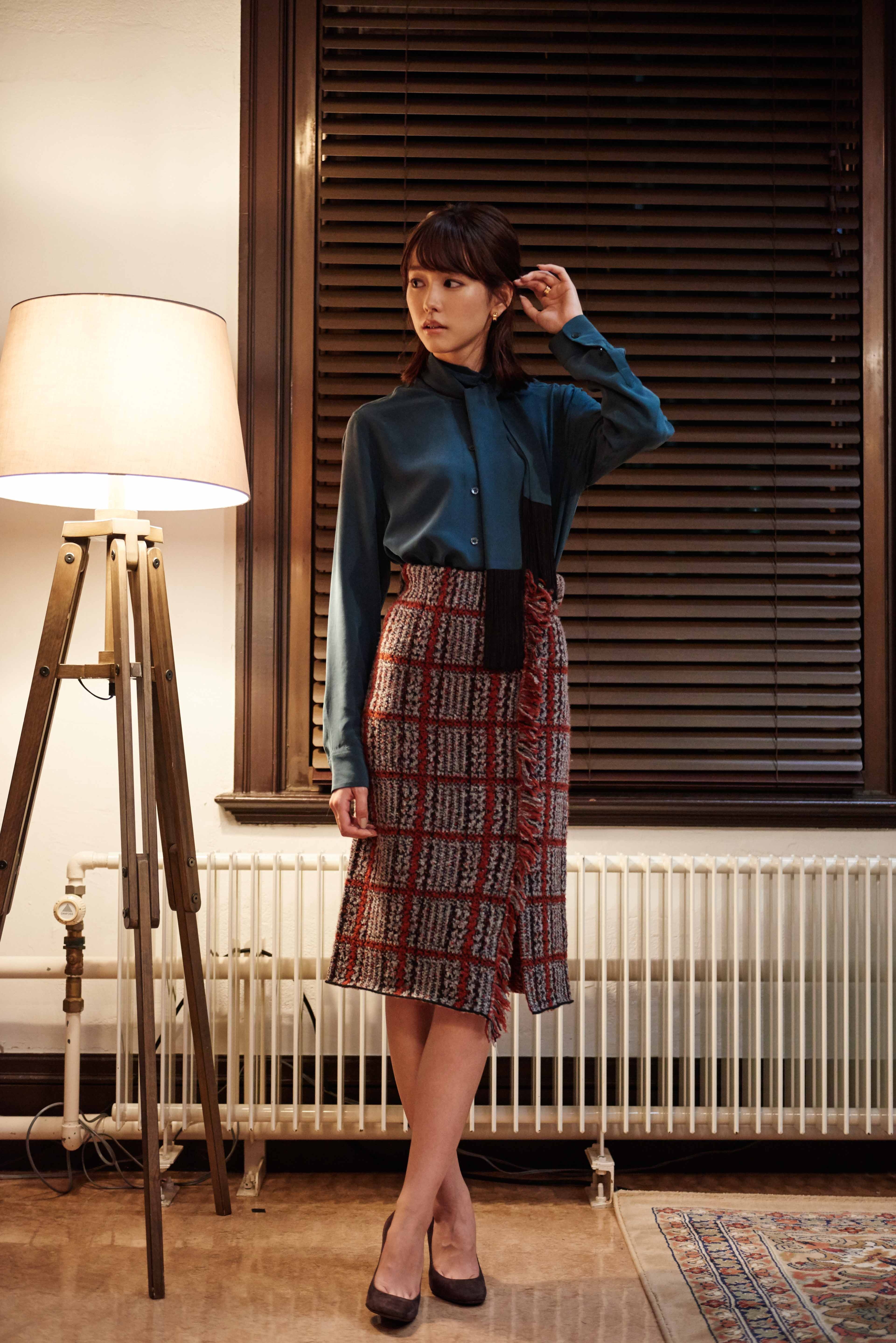 ジャガードチェックのスカートは、デキる女の証