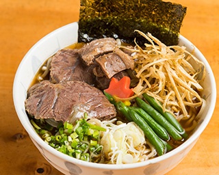 【茨城】老舗ソバ店の“夜の顔”は、紫峰牛を使った牛骨ラーメン専門店！