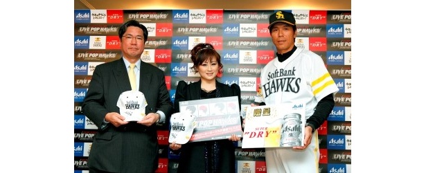 2年目突入の秋山ホークスを応援！　本拠地開幕戦に渡辺美里さんが登場！