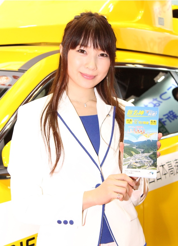 「西日本高速道路(株)」のブースで見つけた美人コンパニオン