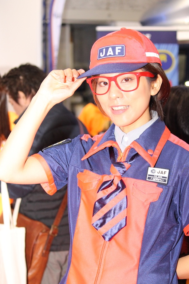 「JAF関西本部」のブースで見つけた美人コンパニオン