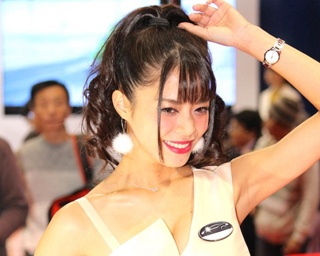 【全48枚】「第10回大阪モーターショー」で見つけた美人コンパニオン［2/2］