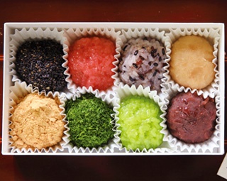 【京都 珠玉のおやつ】京都なら「おはぎ」もこんなにかわいい！ 彩り豊かな8色の逸品