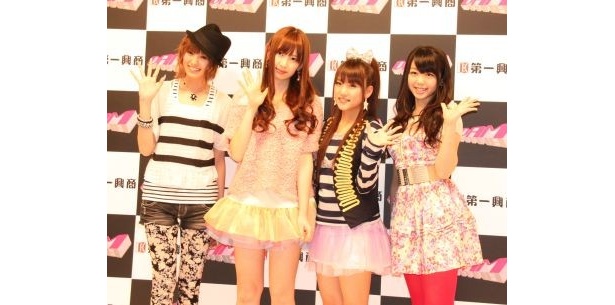 【写真】アッキーナとAKB48の3人組ユニット「ノースリーブス」が対談！