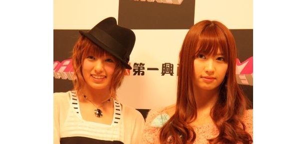 南明奈さん(左)小嶋陽菜さん(左)