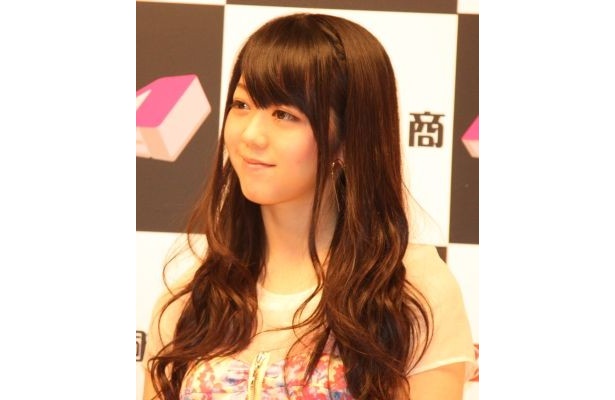 印象的なピンクのタイツで登場した峯岸みなみさん