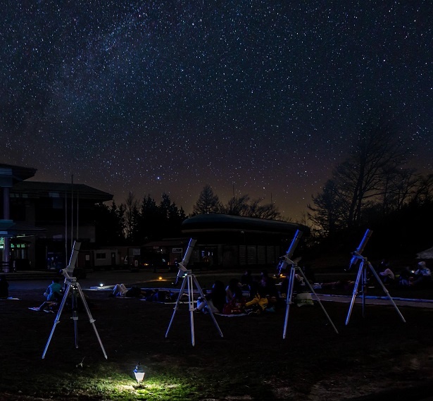 国内有数の天体望遠鏡メーカーVixenの望遠鏡を使って自分で星を探そう　※写真はイメージ