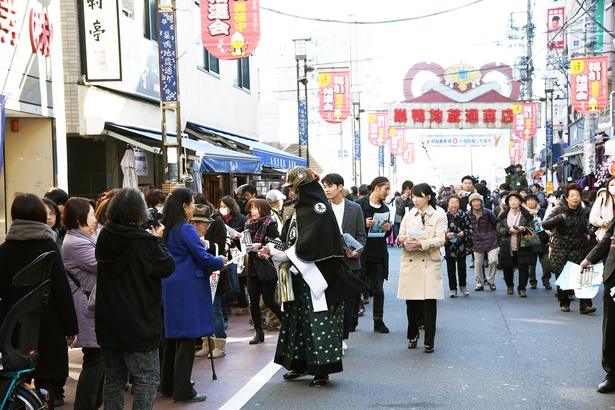松平が登場すると、会場周辺が大騒ぎに！