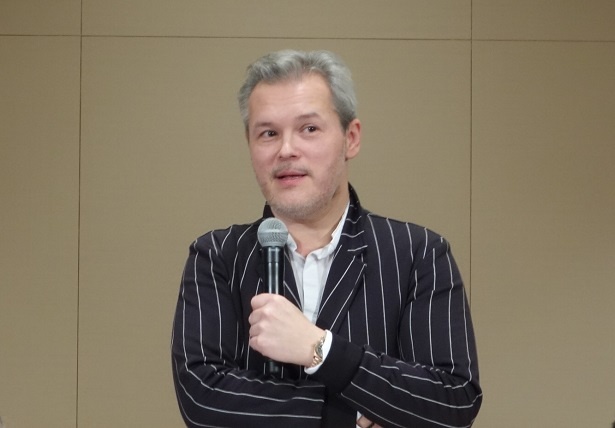 14歳で来日公演を行って以来、日本が大好きになったというワディム・レーピ ン氏。日本への思いはかなり熱い！