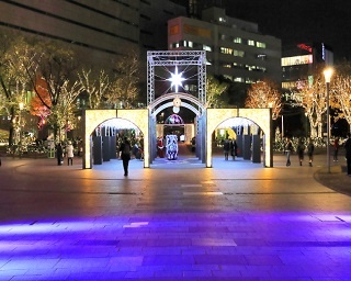 光の中の警固公園「TENJIN HIKARI SQUARE」がきらびやかに点灯中！