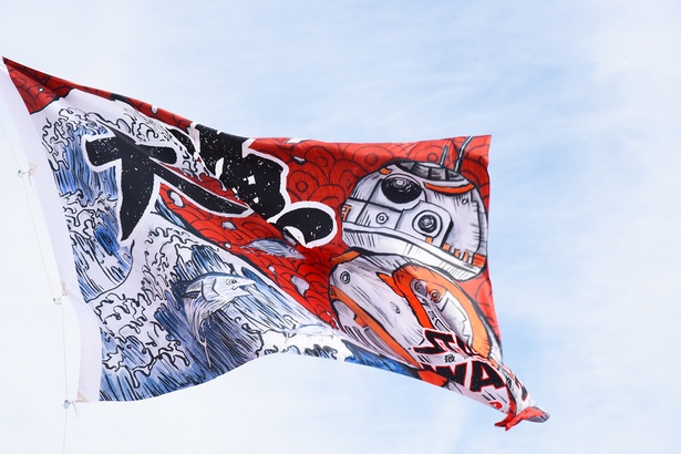 BB-8と高知の海が描かれた大旗