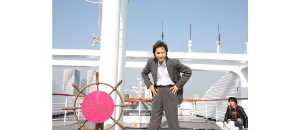 会見後、｢ありがとう」と言って立ち去る田村さん。紳士！